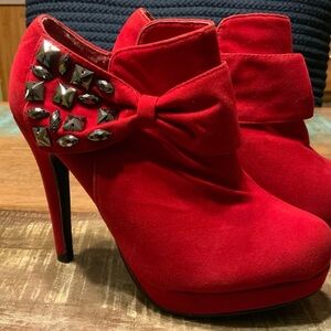 Elegant Red Bow-Embellished Women's Heels